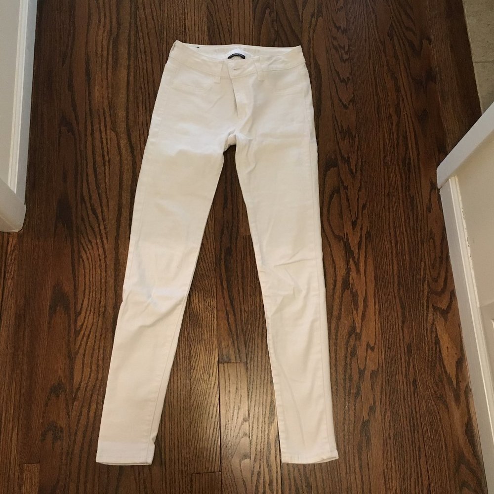 White skinny jeans